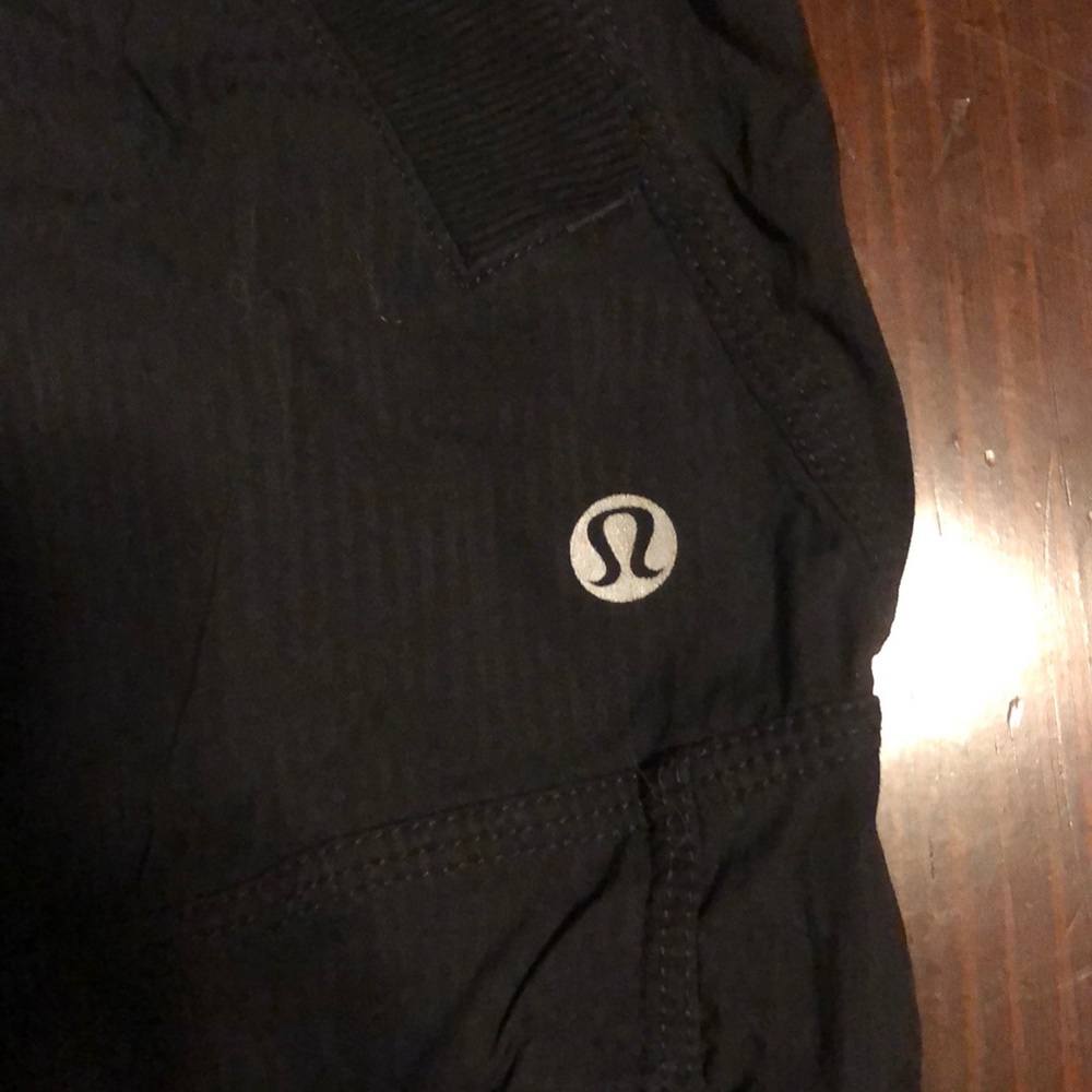 Lululemon crops - Picture 2 of 3